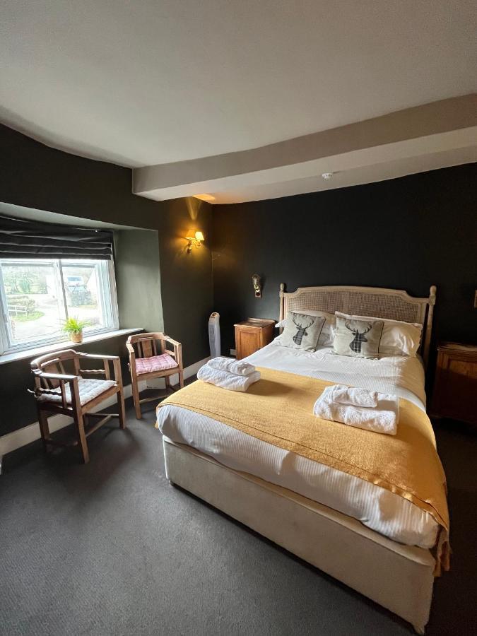 The Kings Arms Hotel Didmarton Bagian luar foto