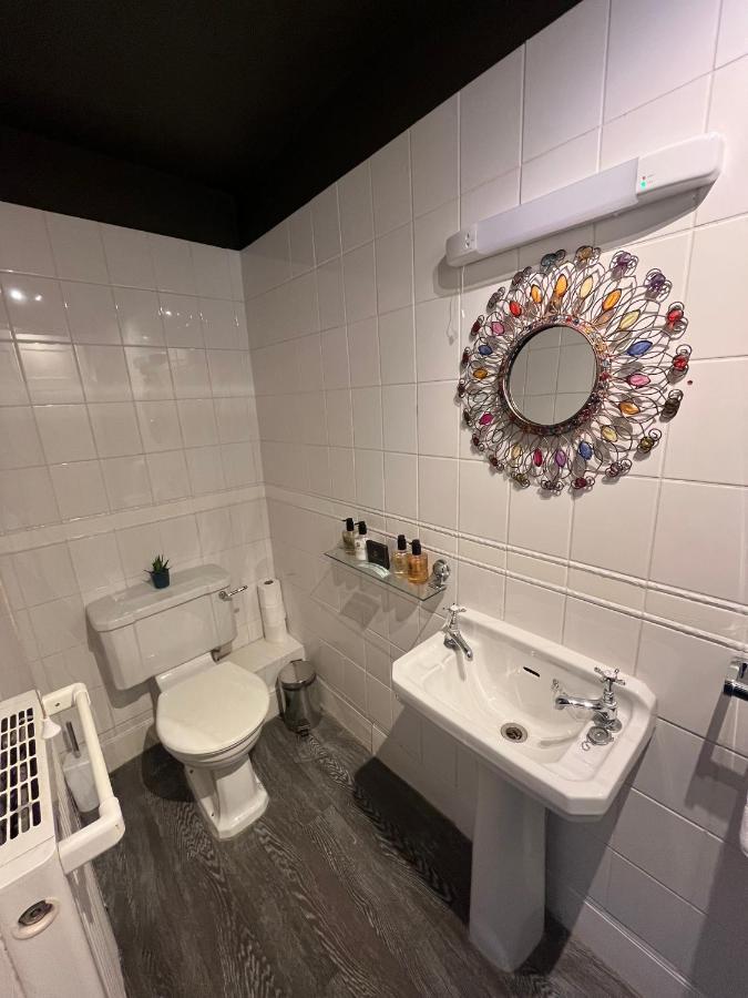 The Kings Arms Hotel Didmarton Bagian luar foto