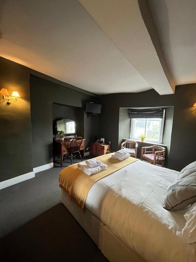 The Kings Arms Hotel Didmarton Bagian luar foto
