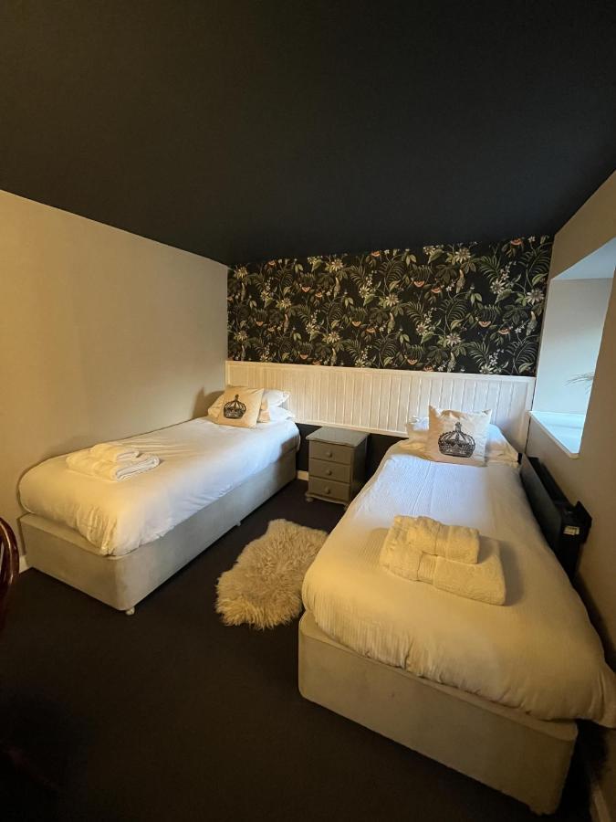 The Kings Arms Hotel Didmarton Bagian luar foto