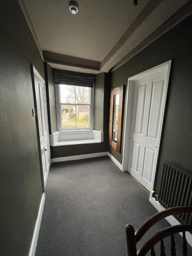 The Kings Arms Hotel Didmarton Bagian luar foto