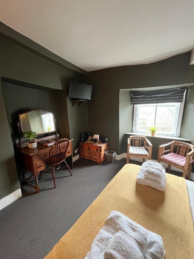The Kings Arms Hotel Didmarton Bagian luar foto