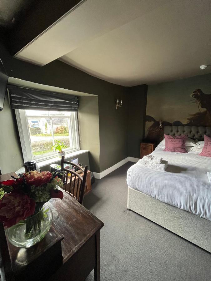 The Kings Arms Hotel Didmarton Bagian luar foto
