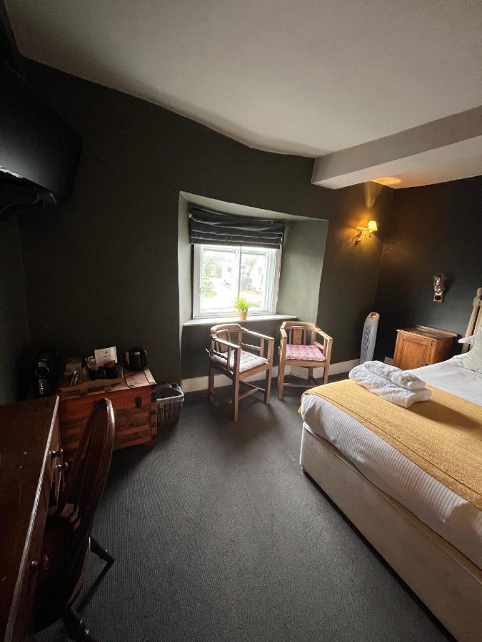 The Kings Arms Hotel Didmarton Bagian luar foto