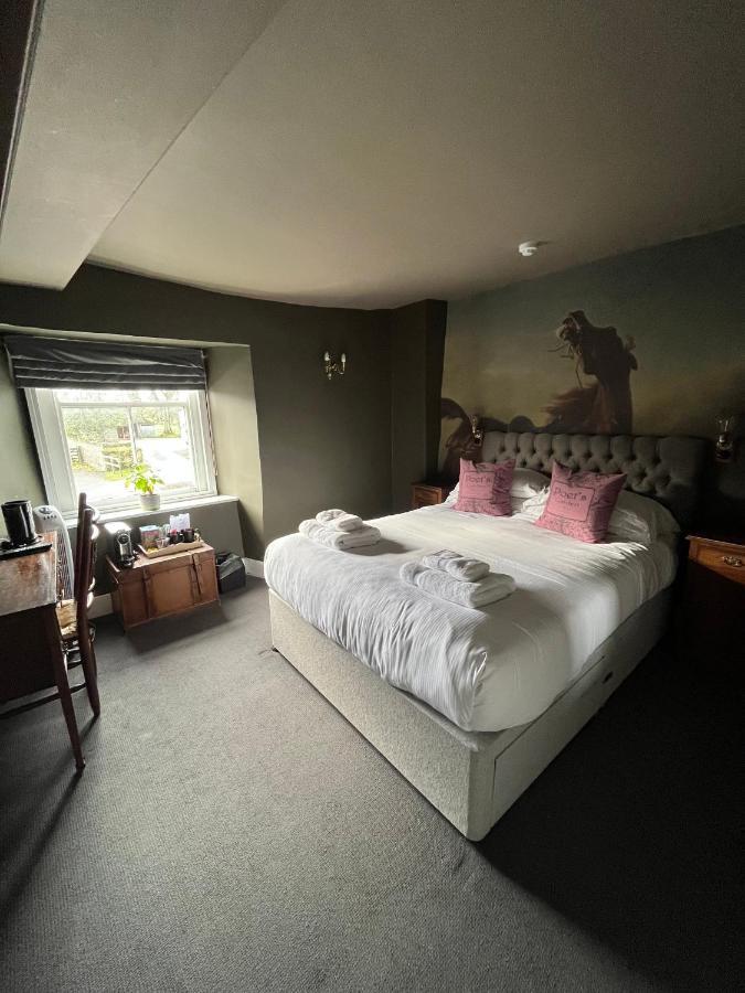The Kings Arms Hotel Didmarton Bagian luar foto