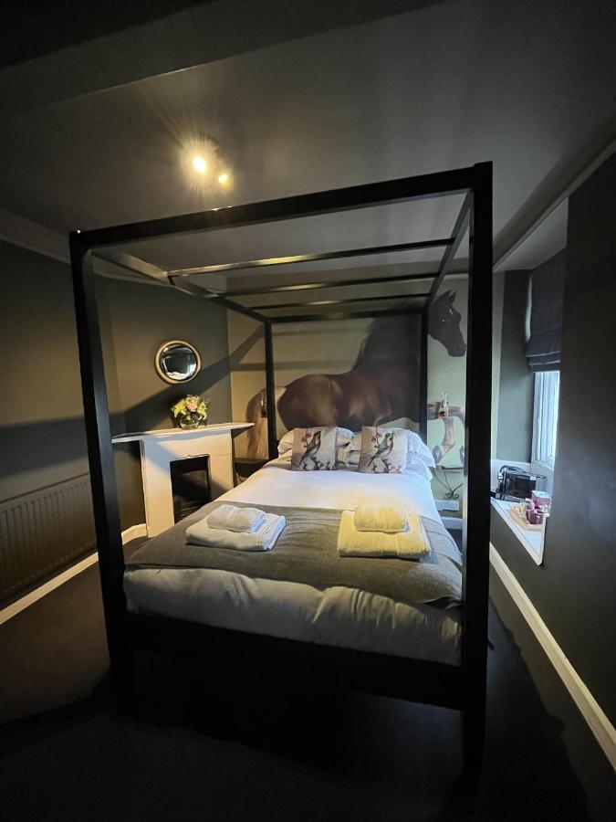 The Kings Arms Hotel Didmarton Bagian luar foto
