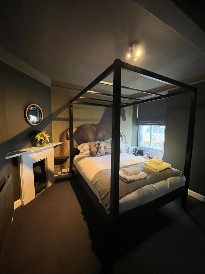The Kings Arms Hotel Didmarton Bagian luar foto