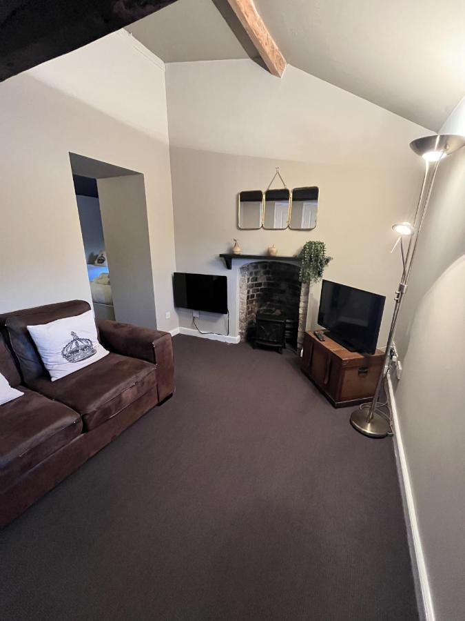 The Kings Arms Hotel Didmarton Bagian luar foto