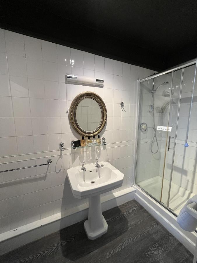 The Kings Arms Hotel Didmarton Bagian luar foto
