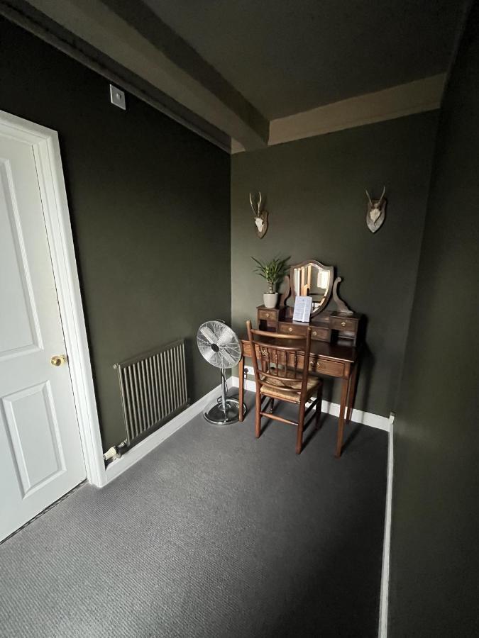 The Kings Arms Hotel Didmarton Bagian luar foto