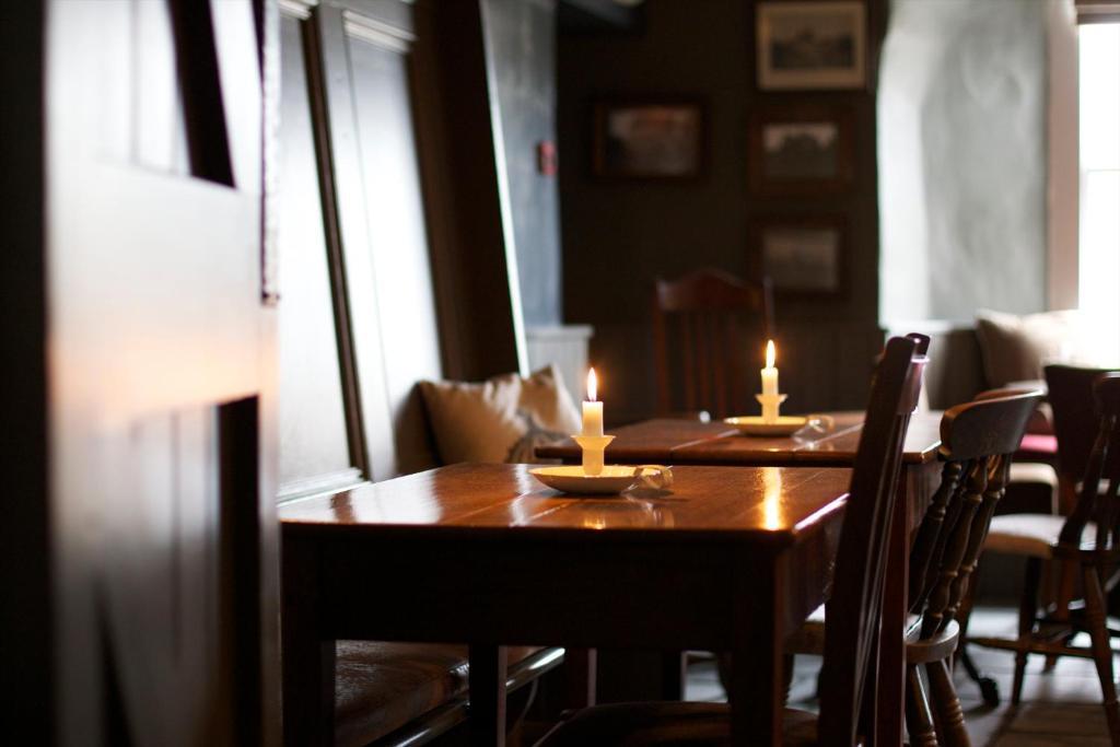 The Kings Arms Hotel Didmarton Bagian luar foto