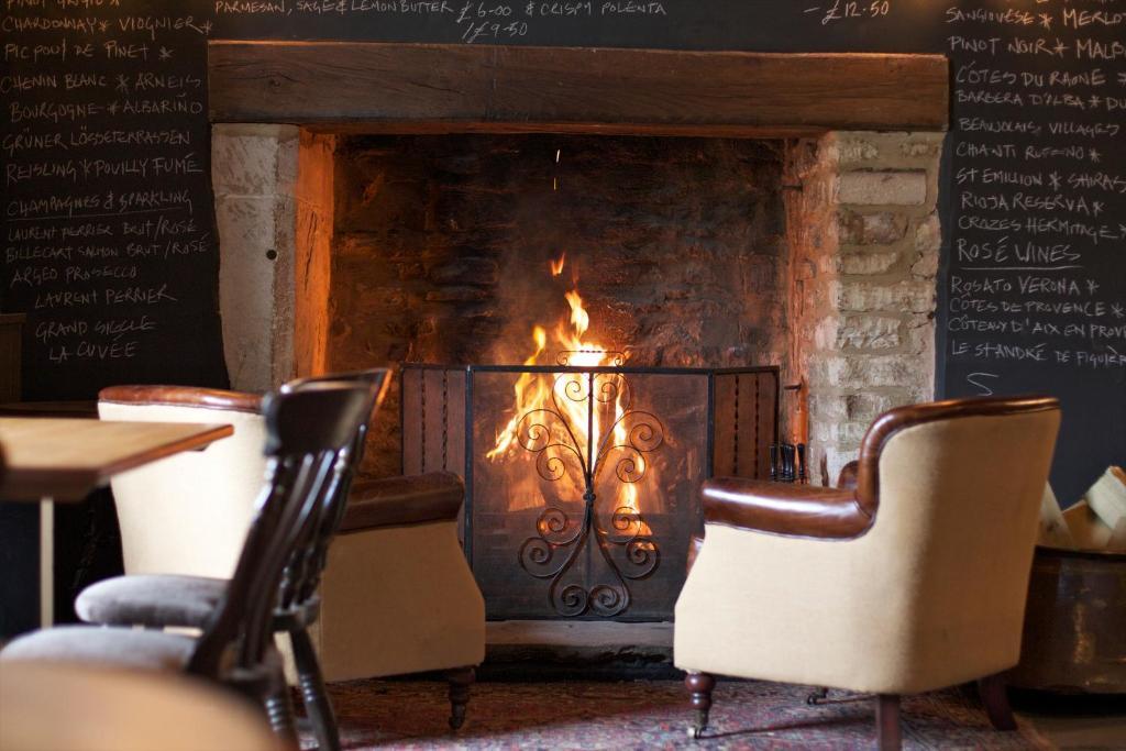 The Kings Arms Hotel Didmarton Bagian luar foto