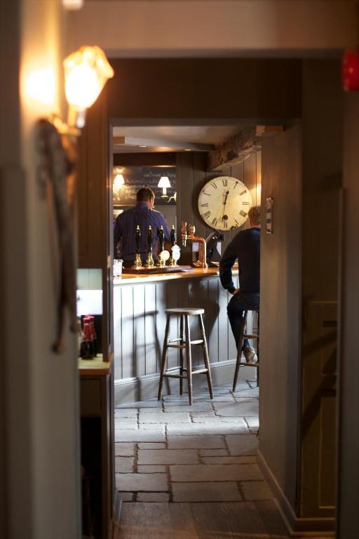 The Kings Arms Hotel Didmarton Bagian luar foto