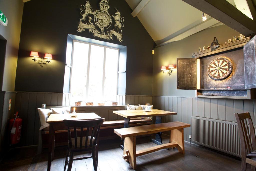The Kings Arms Hotel Didmarton Bagian luar foto