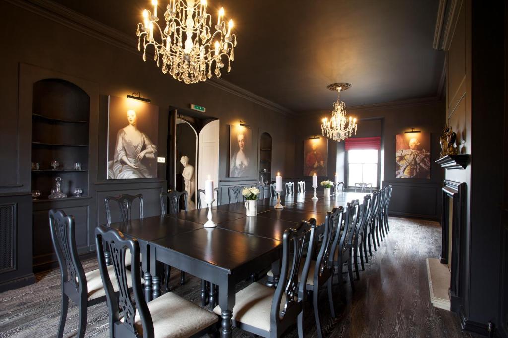 The Kings Arms Hotel Didmarton Bagian luar foto