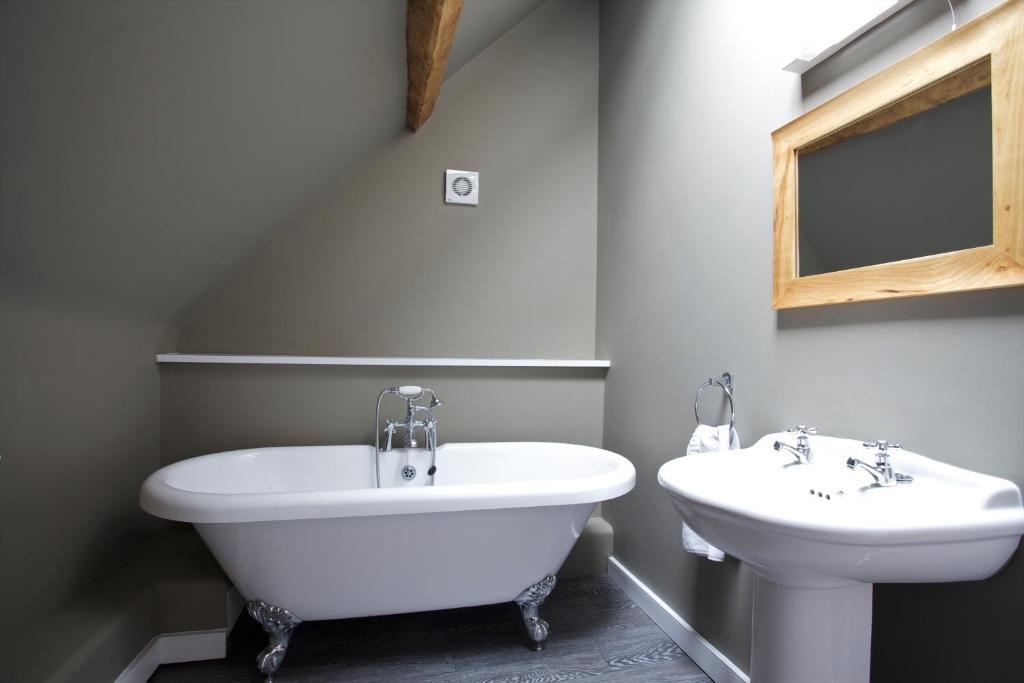 The Kings Arms Hotel Didmarton Ruang foto