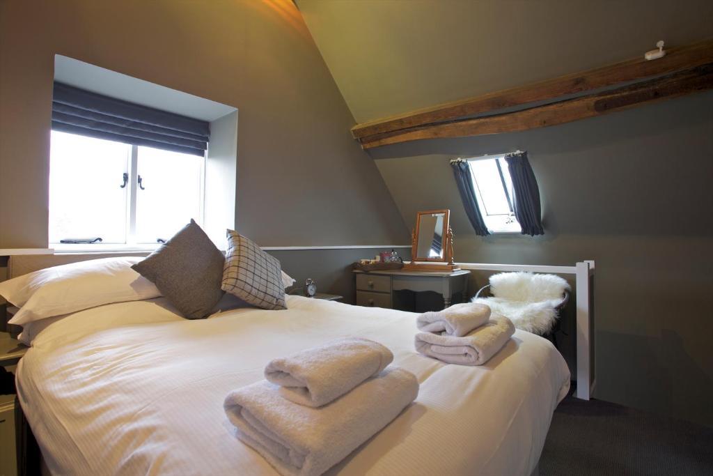 The Kings Arms Hotel Didmarton Ruang foto