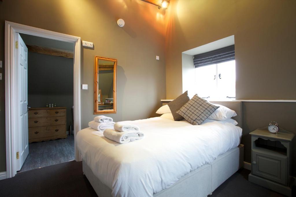 The Kings Arms Hotel Didmarton Ruang foto