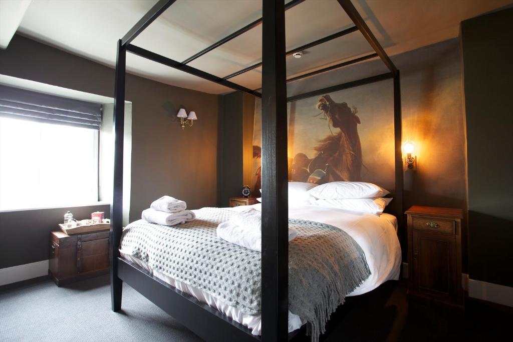 The Kings Arms Hotel Didmarton Bagian luar foto