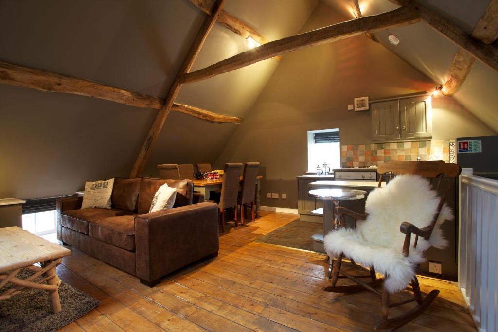 The Kings Arms Hotel Didmarton Ruang foto