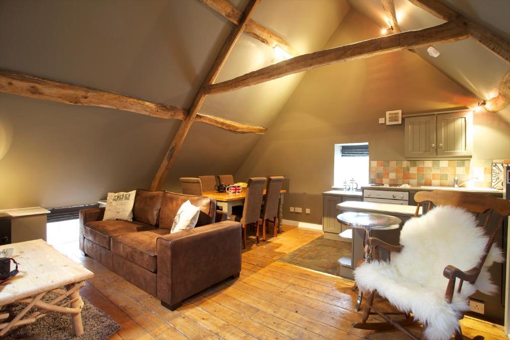 The Kings Arms Hotel Didmarton Ruang foto