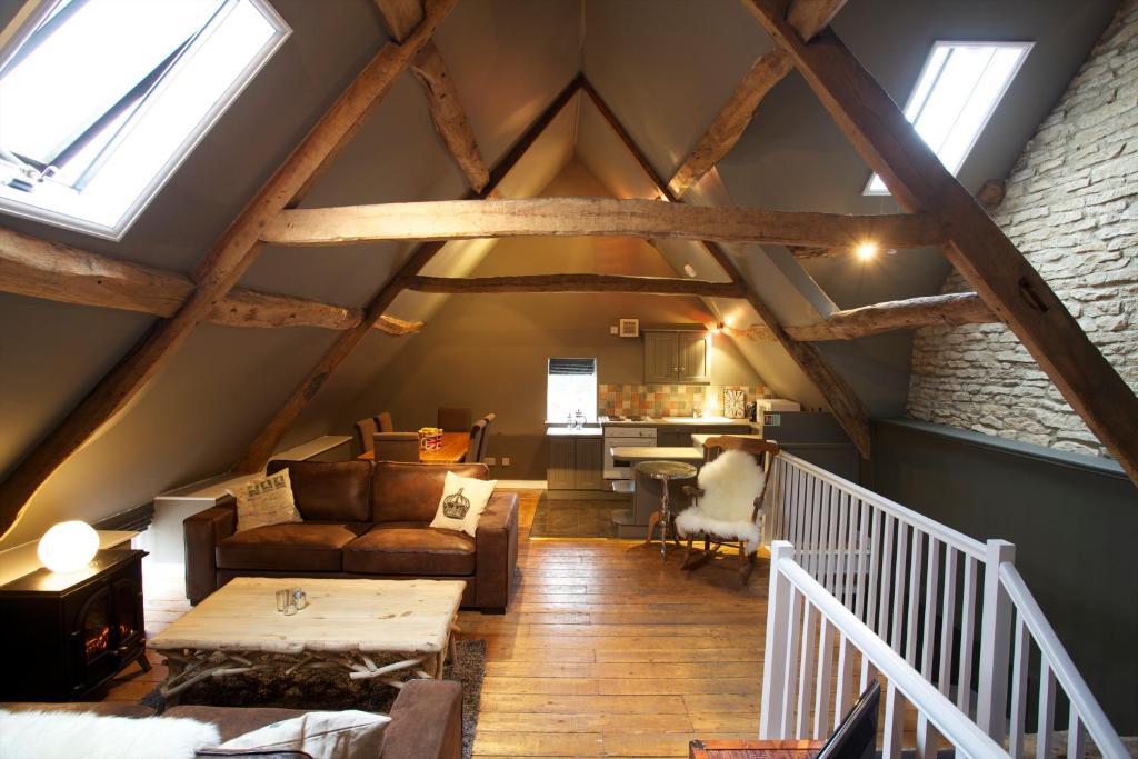 The Kings Arms Hotel Didmarton Ruang foto