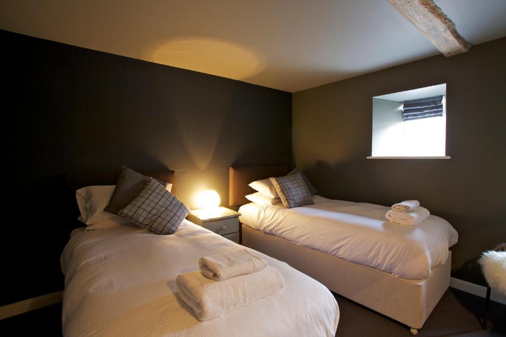 The Kings Arms Hotel Didmarton Ruang foto