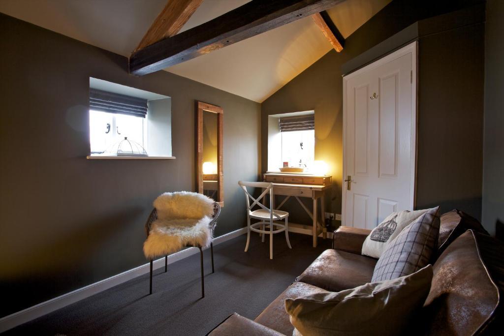 The Kings Arms Hotel Didmarton Ruang foto