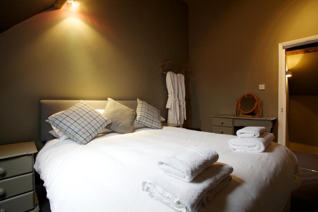 The Kings Arms Hotel Didmarton Ruang foto