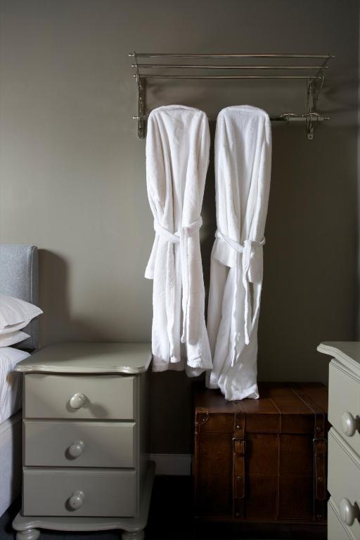 The Kings Arms Hotel Didmarton Ruang foto