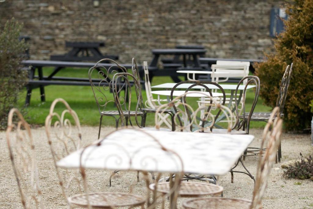 The Kings Arms Hotel Didmarton Bagian luar foto