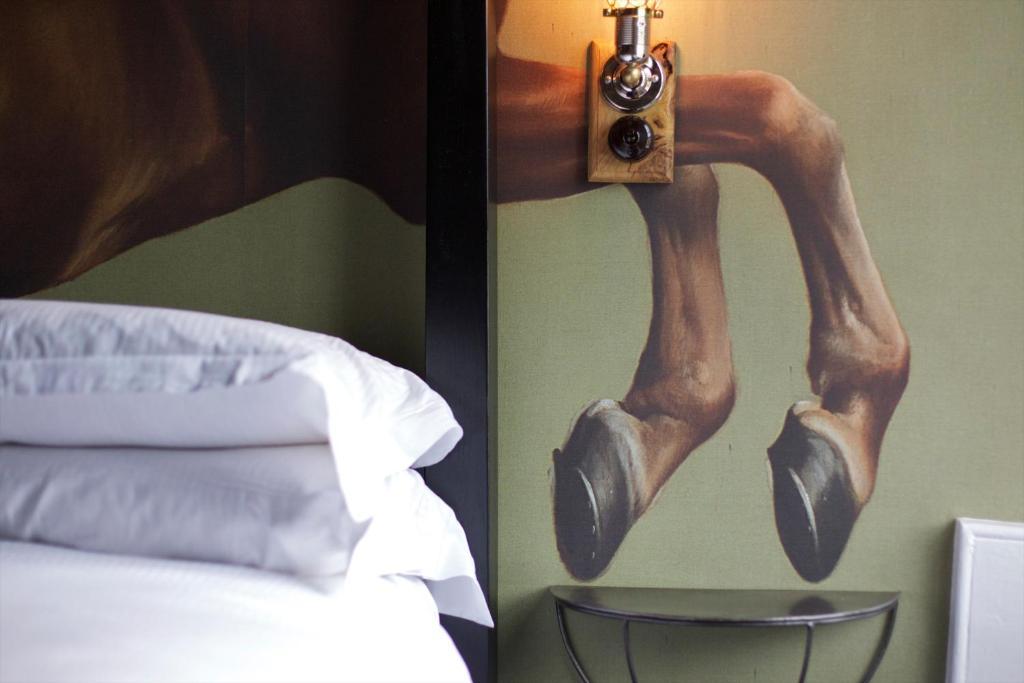 The Kings Arms Hotel Didmarton Bagian luar foto