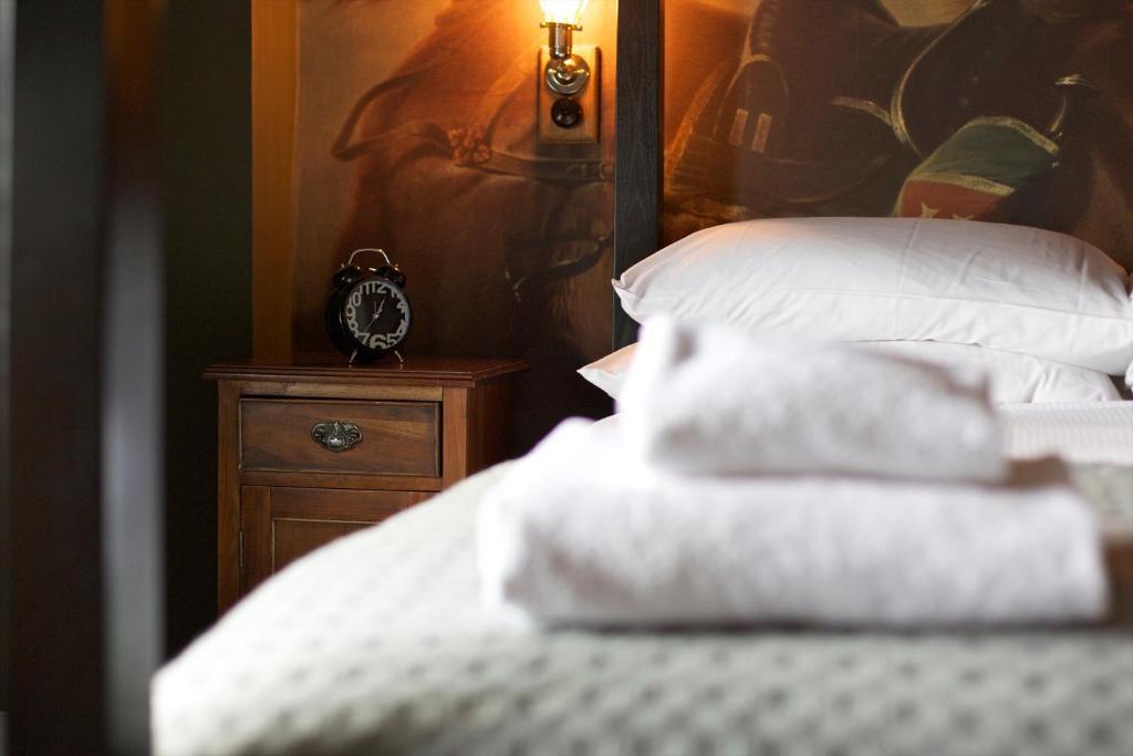 The Kings Arms Hotel Didmarton Bagian luar foto