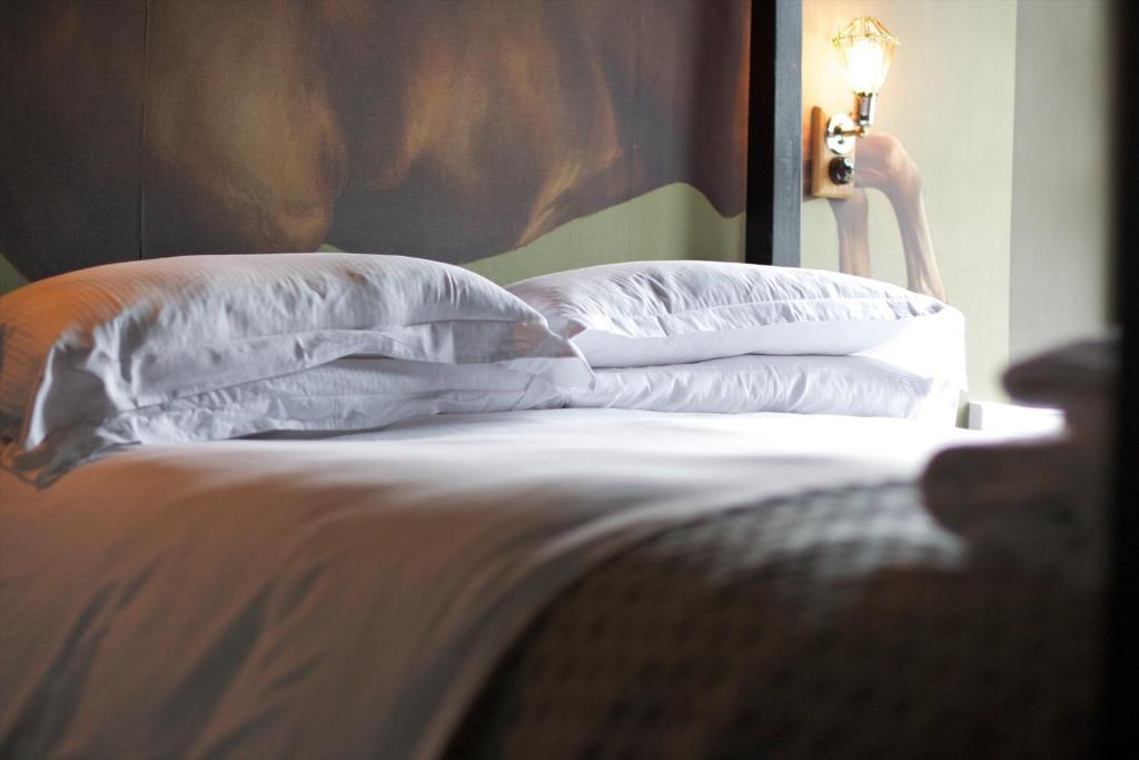 The Kings Arms Hotel Didmarton Bagian luar foto